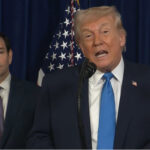 Imagem homem terno e gravata azul