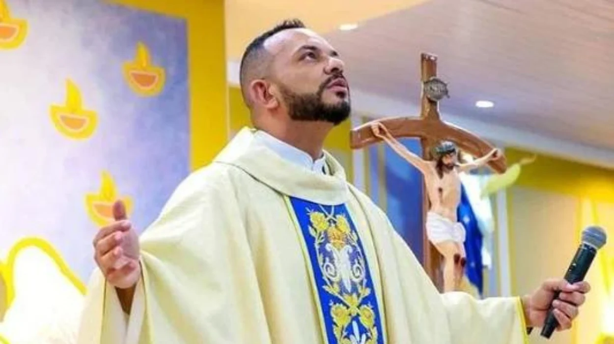 Imagem padre com barba olhando para o alto