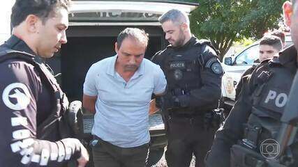 Imagem homem sendo levado pela policia