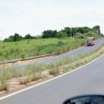 Imagem rodovia carro na pista