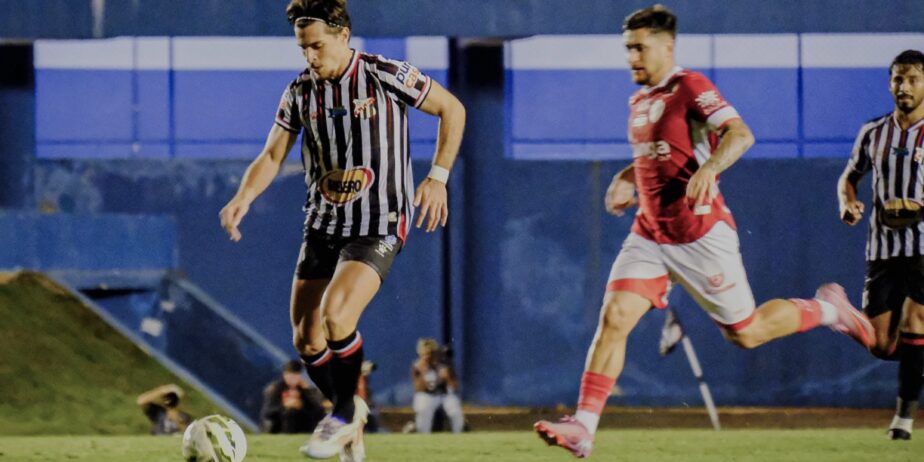 Anápolis sai atrás após derrota para o Vila Nova nas quartas do Goianão