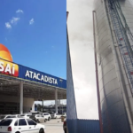 Imagem entrada ASSAI ao lado caixa d'água