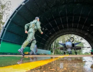 Imagem piloto em direção a avião