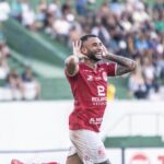 Imagem jogador comemorando gol