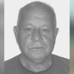 Imagem homem careca serio