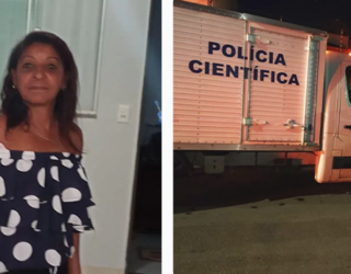 Imagem mulher vestido preto com detalhes em banco