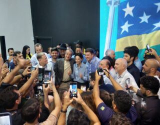 Imagem várias pessoas