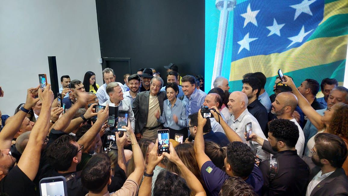 Imagem várias pessoas