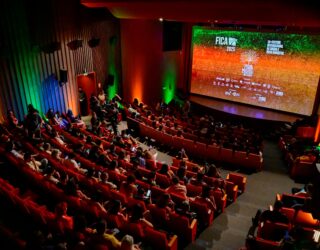 Imagem cinema lotado