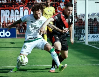 Imagem jogadores disputando a bola