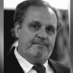 Imagem homem de terno preto