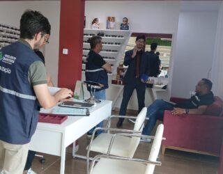 Imagem fiscais em estabelecimento comercial