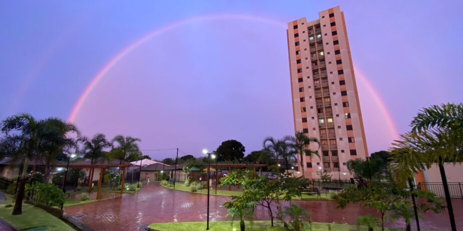 Arco-íris colore o céu de Anápolis, encantando diversos pontos da cidade