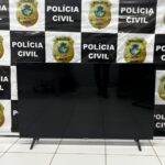 Imagem TV grande na delegacia