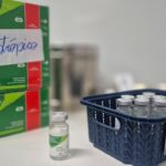 Imagem remédio e frascos dentro de recipiente