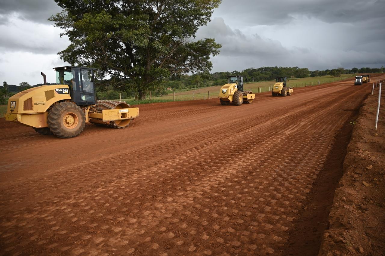 Imagem Obra pavimentação estrada de chão