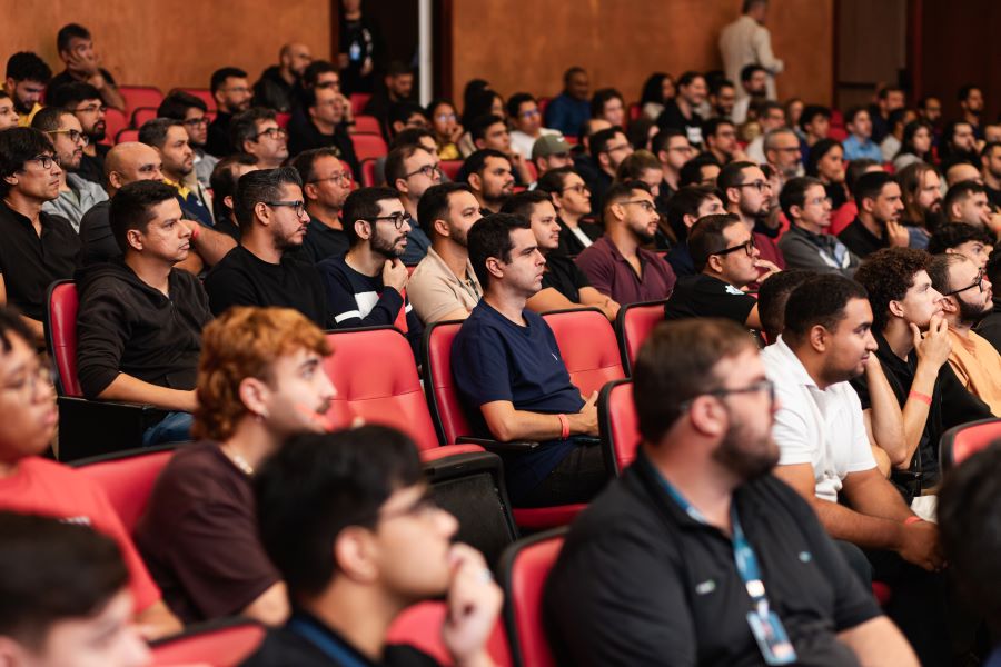 Imagem plateia cheia em teatro