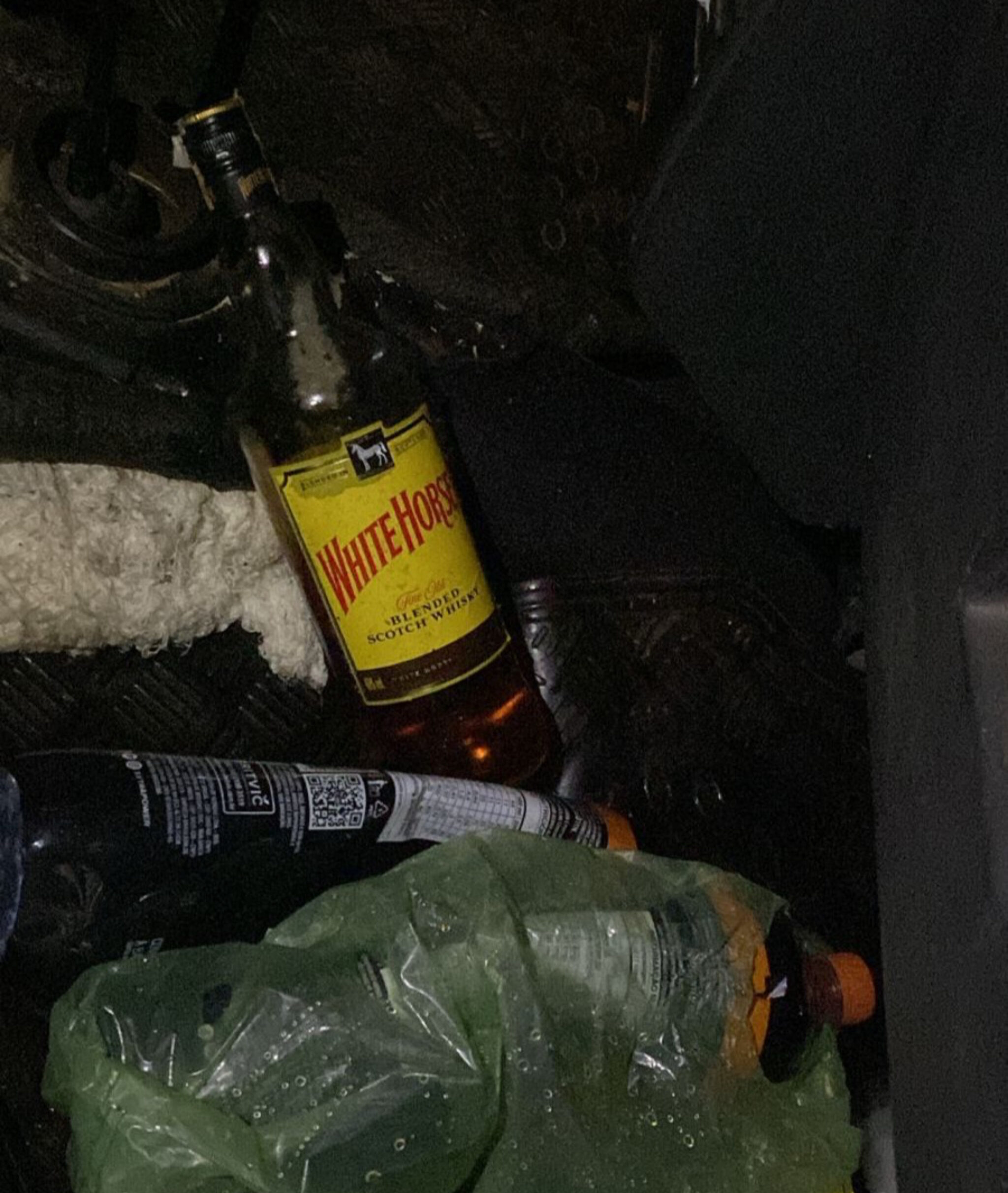 Imagem bebida dentro de carro