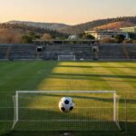 Estádio de futebol em Goiás com bola no gol, representando vitória do Vila Nova por 2 a 0 sobre o Goiás no Campeonato Goiano.