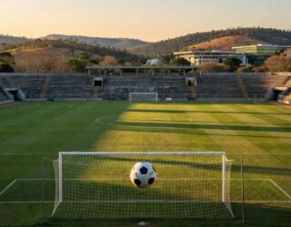 Estádio de futebol em Goiás com bola no gol, representando vitória do Vila Nova por 2 a 0 sobre o Goiás no Campeonato Goiano.