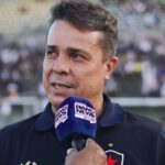 Imagem homem falando em entrevista