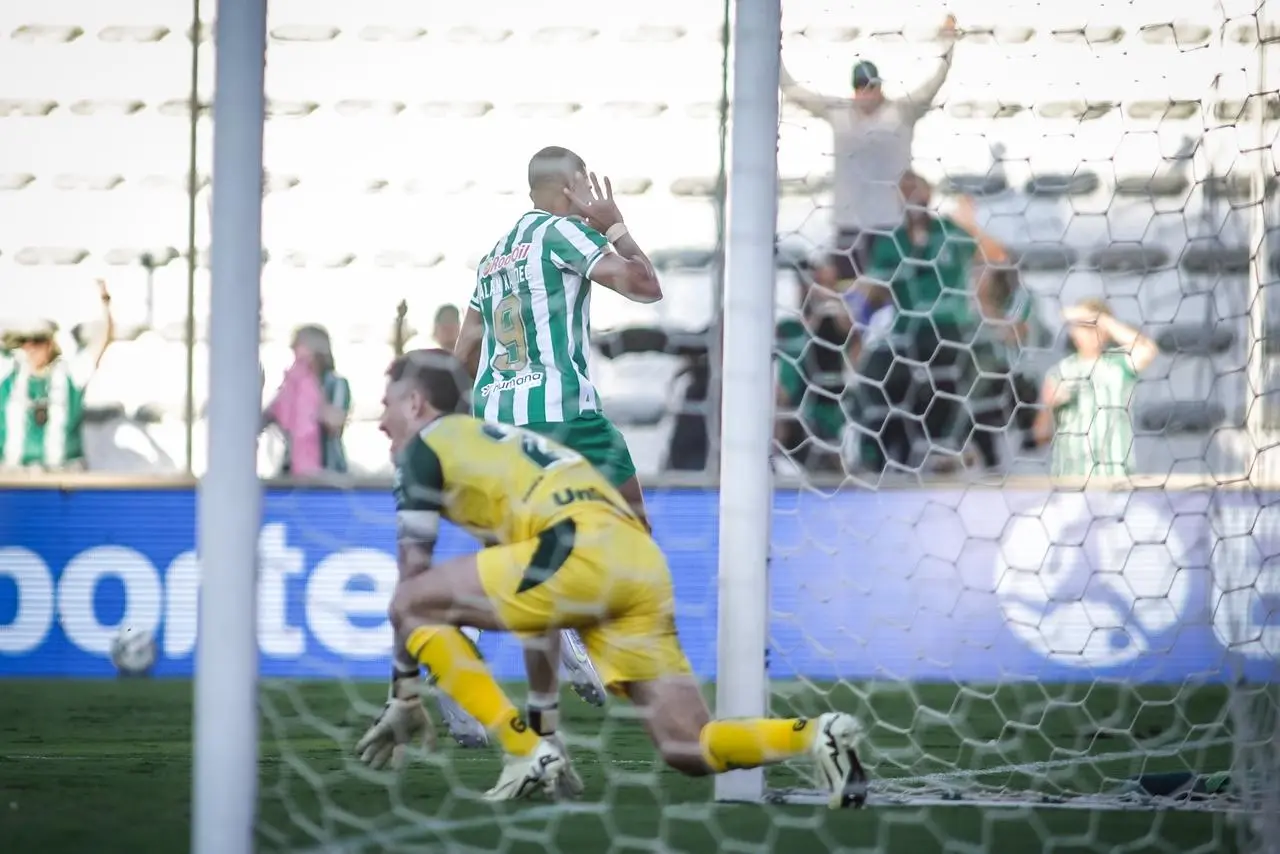 Alan Kardec fez um do gols na vitória do Juventude (Foto - Fernando Alves)