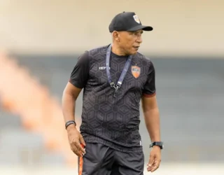 Imagem homem de boné com roupa esportiva