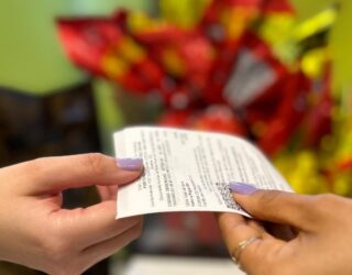 Consumidores que incluírem CPF na nota nas compras de Páscoa concorrem a R$ 200 mil em prêmios no sorteio do dia 30 de abril (Foto: Kátia Costa)