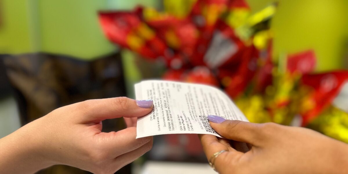 Consumidores que incluírem CPF na nota nas compras de Páscoa concorrem a R$ 200 mil em prêmios no sorteio do dia 30 de abril (Foto: Kátia Costa)