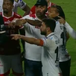 Imagem jogadores confusão dentro de campo Foto - Reprodução ESPN