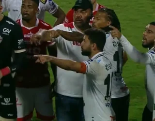 Imagem jogadores confusão dentro de campo Foto - Reprodução ESPN