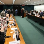 Deputados aprovaram na CCJ as propostas que dão fim à escala 6x1. Textos ainda têm longo caminho. (Foto: Lula Marques)