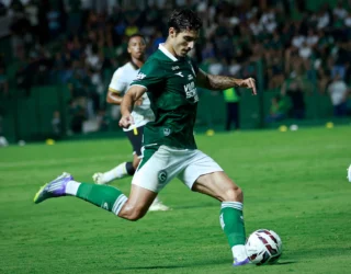 Atacante Cadu fez o gol da vitória do Goiás (Foto - Rosiron Rodrigues)