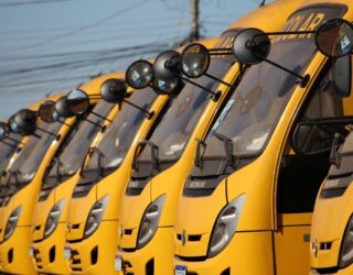 Pais serão avisados sobre embarque e desembarque dos filhos no transporte escolar público. Veículos contarão com sistema de georreferenciamento (Foto: Arquivo)