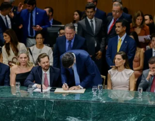 Daniel Vilela durante posse como governador na Alego. (Foto: Secom)