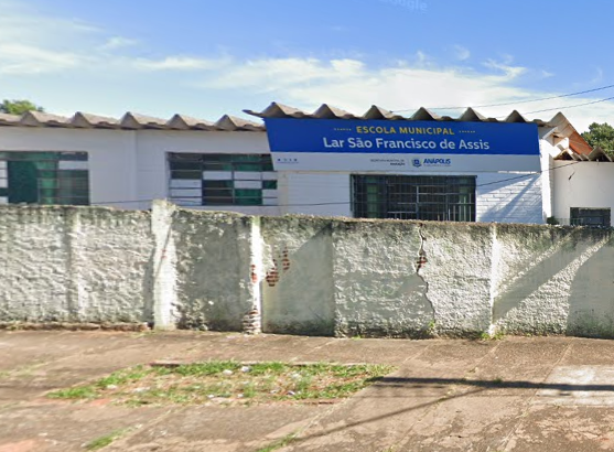 Imagem fachada de entrada escola