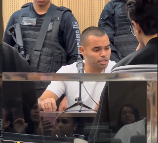 Imagem homem de branco sentado