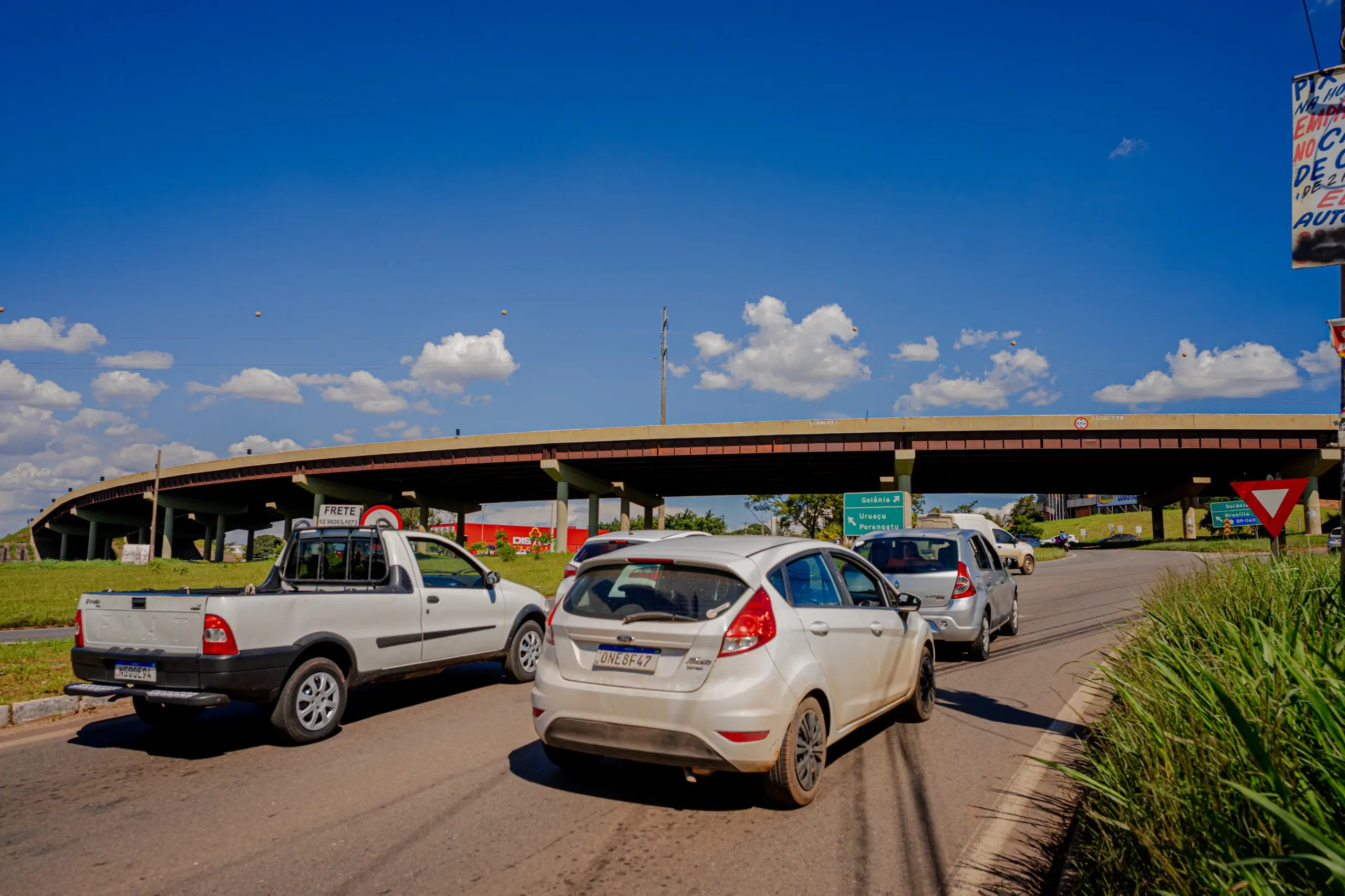 Imagem carros Trevo Havan Anápolis