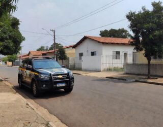 Suspeito foi preso após ameaçar ex e rasgar pneus do carro da filha em Anápolis. (Foto: Reprodução)