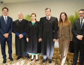 Governador dá boas-vindas a Maria Cristina Costa Morgado e Sérgio Brito Teixeira e Silva, que assumiram cargos, e destaca que renovação fortalece o Judiciário (Foto: Júnior Guimarães)
