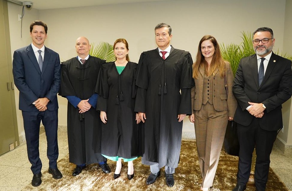 Governador dá boas-vindas a Maria Cristina Costa Morgado e Sérgio Brito Teixeira e Silva, que assumiram cargos, e destaca que renovação fortalece o Judiciário (Foto: Júnior Guimarães)