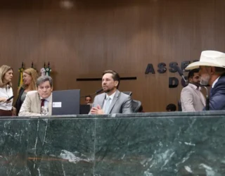 Bruno Peixoto reforçou proibição de armas no plenário da Alego após requerimento apresentado por Major Araújo. Foto: Maykon Cardoso
