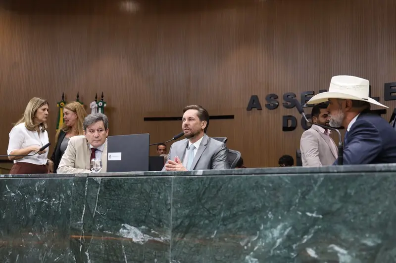 Bruno Peixoto reforçou proibição de armas no plenário da Alego após requerimento apresentado por Major Araújo. Foto: Maykon Cardoso