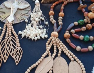 20ª FeirArte, no Centro Cultural Martim Cererê, será no sábado (09/05), que antecede o Dia das Mães, e vai reunir peças artesanais exclusivas e feitas à mão dos cursos de artesanato do EFG Basileu França (Fotos: Secti-GO)