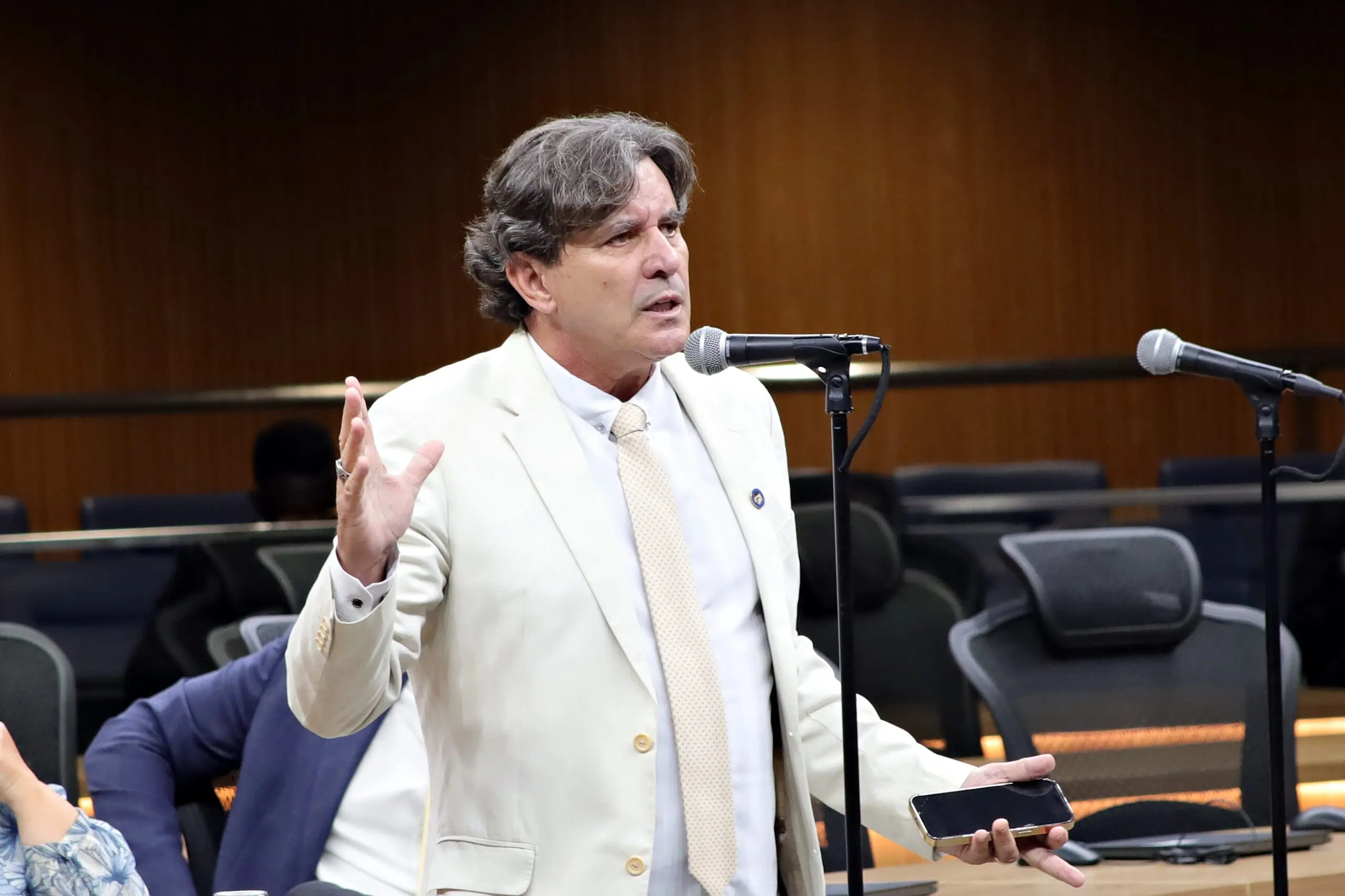 Denúncia de Mabel no MP diz que Clécio Alves faz campanha antecipada.
