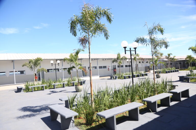 Primeira escola estadual em sistema modular da rede pública goiana foi entregue em Cidade Ocidental (Foto: Seduc)