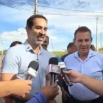Vanderlan Cardoso anuncia apoio à pré-candidatura de Simone Pellozo durante visita a obras em Senador Canedo ao lado do prefeito Fernando Pellozo. Foto: Reprodução.