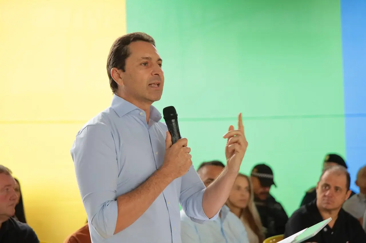 Prefeito Leandro Vilela anuncia contrato assinado com Banco dos Brics.
