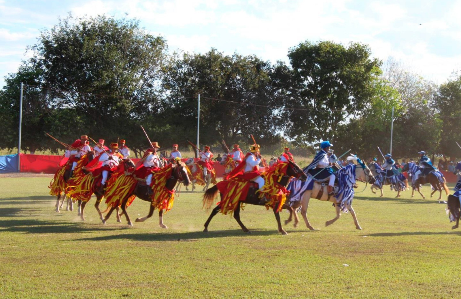 Governo de Goiás fortalece tradição e inclui Guarinos no Circuito das Cavalhadas 2026: festa será neste sábado (30/05) e domingo (31/05) no distrito de Mandinópolis (Fotos: Prefeitura de Guarinos)