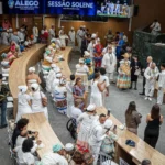 Sessão homenageou religiões afrobrasileiras por sugestão do deputado Mauro Rubem - Foto: Sérgio Santana
